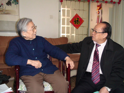 我会名誉主席兼核心专家组组长邵伟华在京拜会张震寰将军夫人