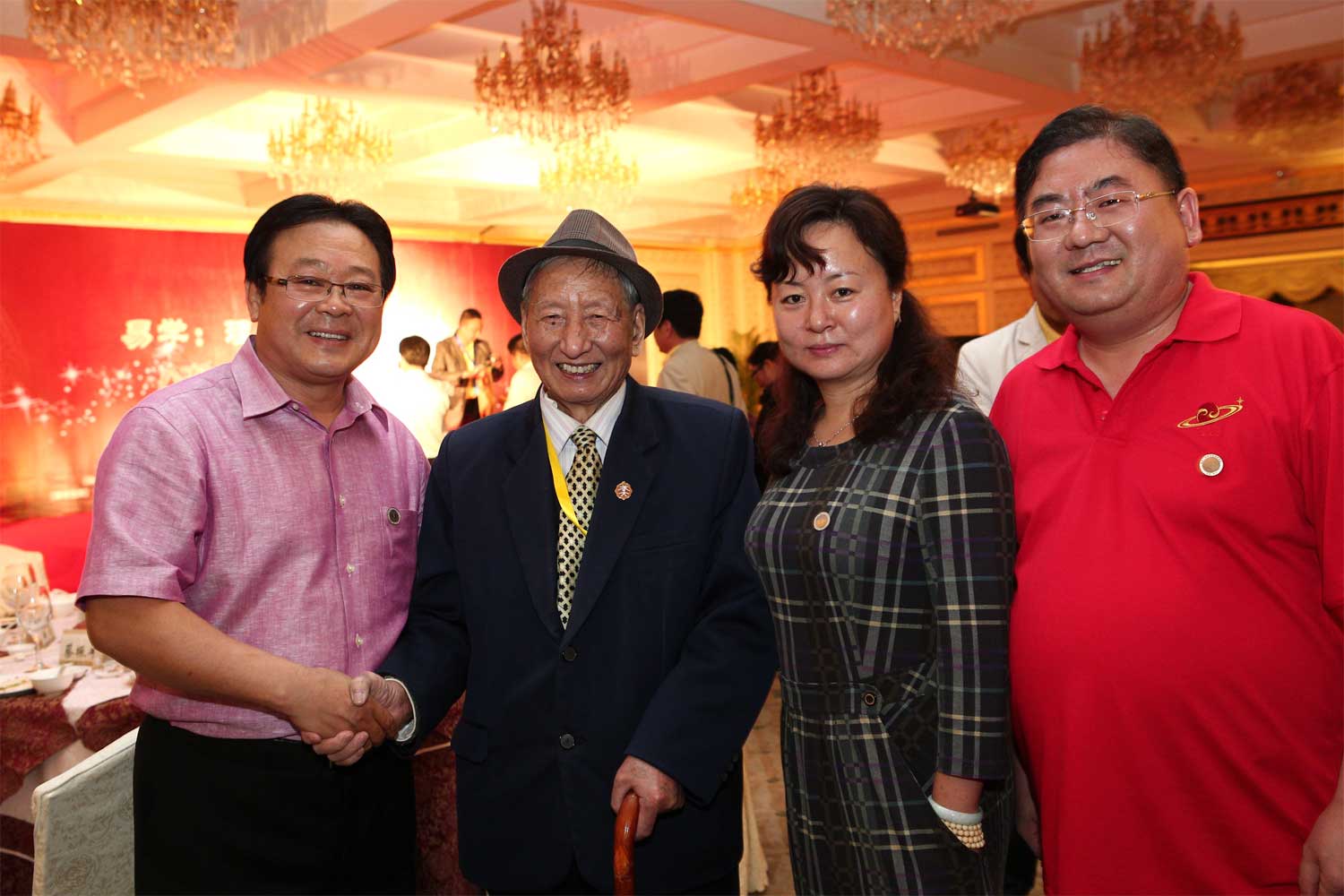 当代易学开路先锋唐明邦与易友合影